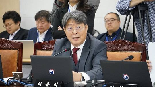 [더불어민주당 이춘석 의원이 이번 달 7일 정부세종청사에서 열린 국토교통위원회 1일차 국정감사에서 질의를 하고 있는 모습. (더불어민주당 이춘석 의원실 제공)]