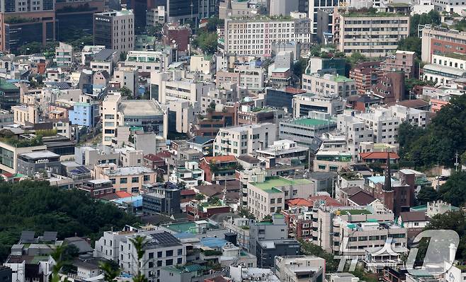 서울 중구 남산에서 바라본 도심에 빌라촌이 보이고 있다. 2024.8.4/뉴스1 ⓒ News1 장수영 기자