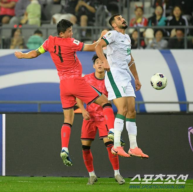 2026 FIFA 북중미월드컵 아시아 지역 3차 예선 B조 4차전 대한민국과 이라크의 경기가 용인미르스타디움에서 열렸다. 김민재가 공중볼 경합을 펼치고 있다. 용인=박재만 기자 pjm@sportschosun.com/2024.03.21/