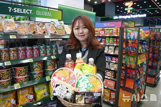 [서울=뉴시스]세븐일레븐 글로벌 소싱 상품.2024.10.15.(사진=세븐일레븐 제공)photo@newsis.com