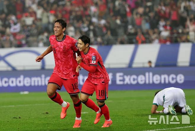 [용인=뉴시스] 홍효식 기자 = 15일 경기도 용인미르스타디움에서 열린 2026 북중미 월드컵 아시아 지역 3차 예선 B조 4차전 대한민국과 이라크의 경기에서 오세훈이 선제골을 넣고 기뻐하고 있다. 2024.10.15. yesphoto@newsis.com