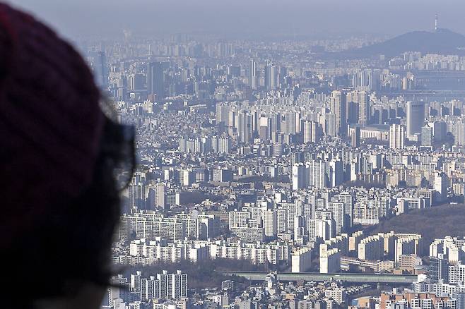 15일 국토교통부가 공개한 공동주택 하자 판정 건수 및 비율과 하자 상위 20개 건설사 명단에 올해 시공능력평가 10위 안에 든 건설사 중 4곳이 포함된 것으로 나타났다. ⓒ연합뉴스