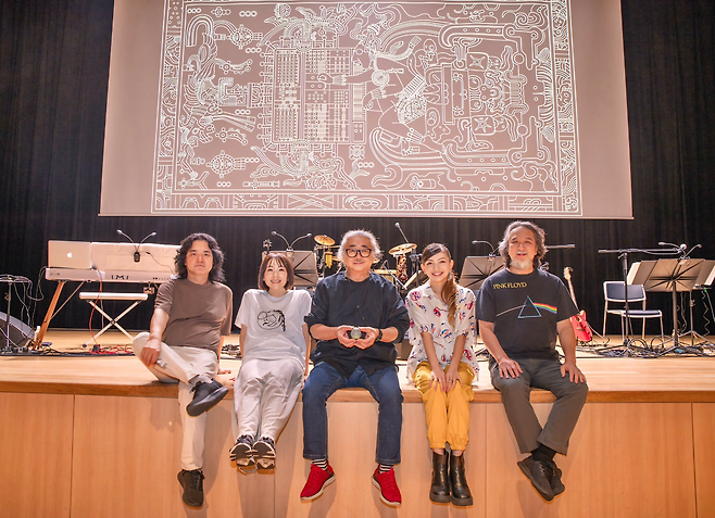 은퇴를 부정한 우에마츠 노부오 작곡가(출처=우에마츠 노부오 공식 SNS 캡처).