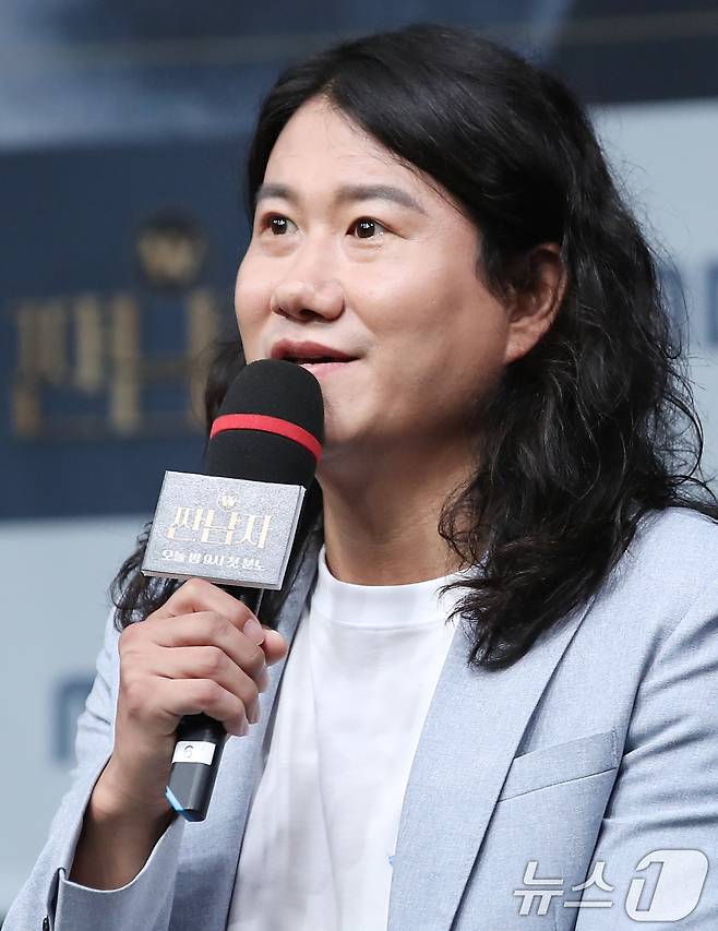 방송인 임우일이 25일 서울 마포구 상암 MBC에서 열린 새 예능 ‘짠남자’ 제작발표회에 참석해 인사말을 하고 있다. ‘짠남자’는 김종국과 절약 DNA를 가진 '소금이'들이 ‘흥청이&망청이’들의 생활 습관을 뜯어보며 참교육하는 프로그램이다. 2024.9.25/뉴스1 ⓒ News1 권현진 기자