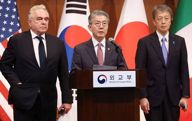 김홍균 외교부 1차관이 16일 오후 정부서울청사 별관 외교부에서 대북제재 관련 대외 발표를 하고 있다. [이미지출처=연합뉴스]