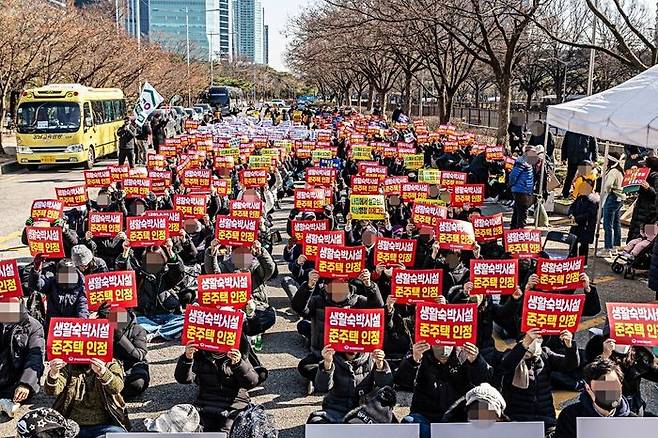 정부가 생활형숙박시설(생숙)을 오피스텔로 용도변경 할 수 있도록 문턱을 대폭 낮췄다.ⓒ전국비아파트총연맹