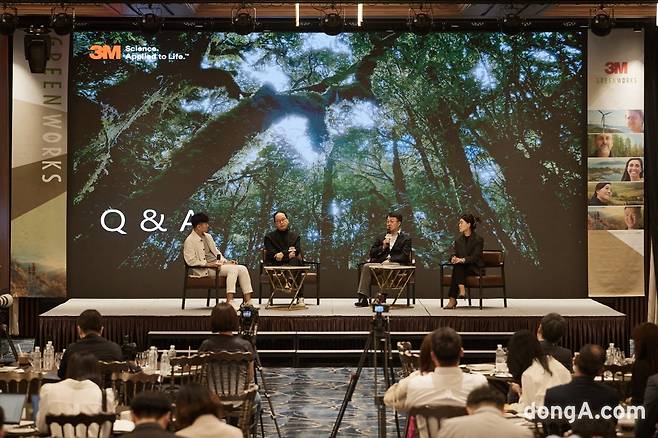 지난달 한국3M은 녹색일자리 필요성을 알리는 그린웍스 세미나를 개최했다. (왼쪽 2번째부터) 송길영 작가, 민승배 3M EMSD아시아 연구소장, 현가영 한국3M 수석연구원(그린웍스 다큐 한국편 주인공).