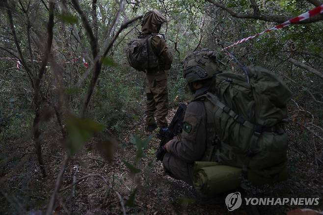 13일(현지시간) 레바논 남부 전선의 이스라엘군 [AP 연합뉴스 자료사진. 재판매 및 DB 금지]