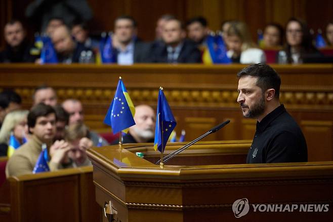 의회 연설하는 볼로디미르 젤렌스키 우크라이나 대통령 [우크라이나 대통령실/AFP 연합뉴스. 재판매 및 DB 금지]