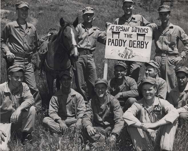 레클리스와 부대원들 (사진, USMC History Division)