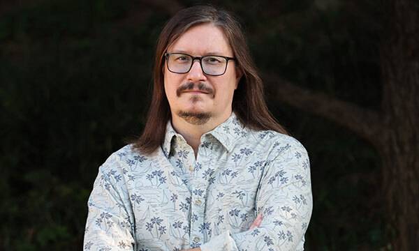 국립오페라단의 바그너 오페라&nbsp;‘탄호이저’ 공연에서 주인공 탄호이저를 맡은 테너 다니엘 프랑크가 예술의전당에서 포즈를 취하고 있다. 이제원 선임기자