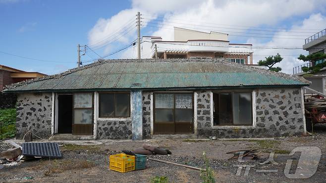 제주시 한림읍에 있는 '월령바당집'의 리모델링 전 모습(다자요 제공)
