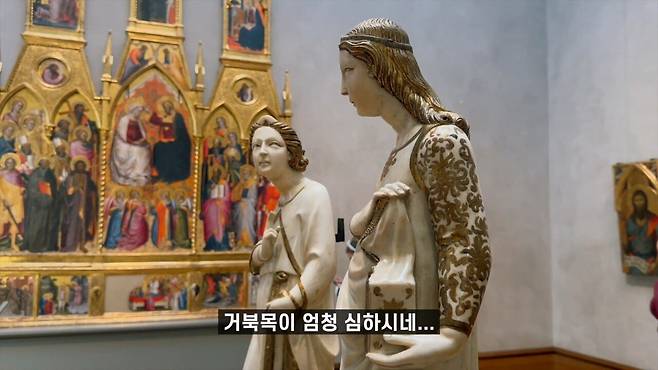 1 (22).jpg 고미술품을 감상하는 김종국의 시선