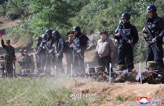 지난 9월 11일 김정은 북한 국무위원장이 북한군 특수부대를 시찰하고 있다. 조선중앙통신연합뉴스