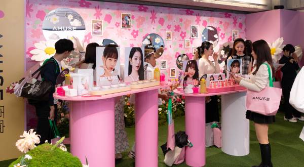 Customers experiencing products at the Amuse pop-up store held in Harajuku, Tokyo. (Amuse)