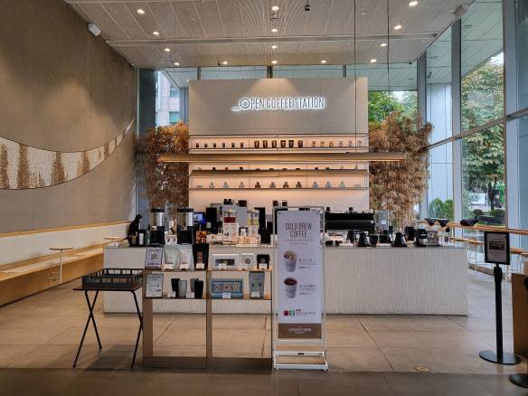 SPC그룹 빌딩에 자리한 OCS(Open Coffee Station) 매장 전경 (사진=오희나 기자)