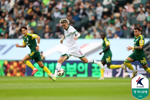 대전하나시티즌 밥신이 전북현대와의 경기에서 드리블 돌파 중이다. 사진┃한국프로축구연맹