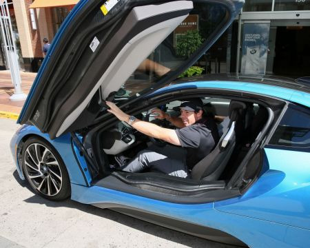 로리 매킬로이가 BMW i8에 탑승한 모습이다. [사진제공=BMW 그룹]