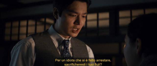 드라마 '파친코' 시즌2에서 이민호(왼쪽)와 김민하의 대사가 이탈리아어로 더빙돼 현지어 자막과 함께 나오고 있다. 애플티비플러스 영상 캡처