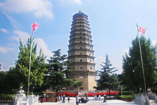 중국 산시(陝西)성 푸펑현 법문사 진신보탑. 대지진과 폭풍우로 허불어졌을 때 부처님 손가락 진신사리를 비롯해 당나라 때부터 유물 2,500점이 발굴됐다. ⓒ최종명