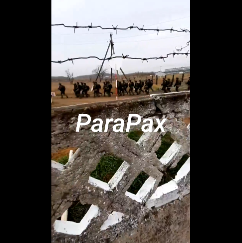 텔레그램 친러시아군 채널 파라팩스(ParaPax)에 게시된 북한 군인들의 러시아 내 훈련 영상. 엑스(X) 캡처