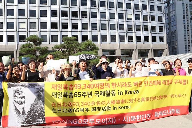 지난 9월 20일, 진실화해위의 인권 유린 결정 후 기자회견을 하고 있는 모두모이자 회원들. /모두모이자