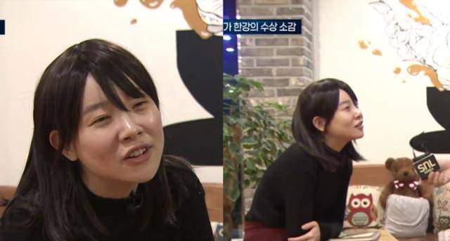 지난 19일 공개된 'SNL코리아'에서 노벨문학상 수상자인 한강 작가 인터뷰를 패러디하고 있다. SNL코리아 캡처
