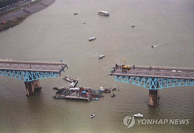 1994년 성수대교 붕괴 [연합뉴스 자료사진]