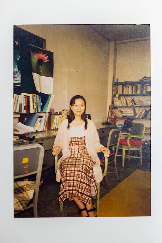 서울교대 동아리방에 앉아 있는 고(故) 이승영씨. 사고 한 달 전쯤 찍은 사진이다. /이상엽씨 제공