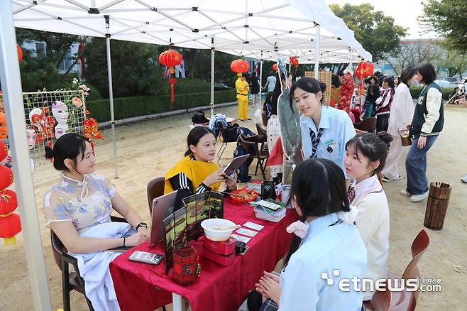 한국관광고등학교가 개교 24주년을 기념해 17일 '비전페스티벌'을 열었다.