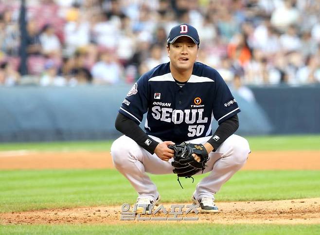 2024 KBO리그 프로야구 LG트윈스와 두산베어스의 경기가 7월 21일 오후 서울 잠실야구장에서 열렸다. 6회말 1사 만루 신민재에게 밀어내기 볼넷을 내주며 실점한 이영하가 주저앉아 있다. 잠실=김민규 기자 mgkim1@edaily.co.kr