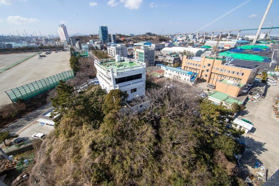 가수 윤수일의 노래 '환상의 섬' 실제 배경인 죽도가 관광지로 개발된다. 죽도는 윤수일의 고향인 울산 남구 장생포 바닷가에 위치한 매립지(6000여㎡)다. 사진 울산시