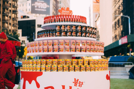 Samyang Roundsquare, the parent company of Buldak Ramen maker Samyang Foods, hosted a "Sauce Exchange" event in front of the Flatiron Building in New York from Oct. 17 through the weekend. [SAMYANG ROUNDSQUARE]