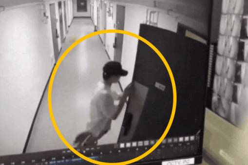 숲(SOOP·옛 아프리카TV)에서 스트리머로 활동 중인 조예리(20)씨의 집에 신원미상의 남성이 무단침입 하는 CCTV 영상 일부. [인스타그램]