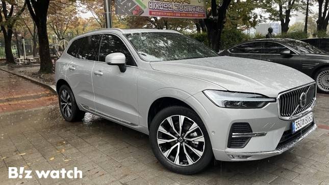 볼보가 24년식 XC60을 출시했다. 시승차 전장은 4710mm, 전폭은 1900mm, 전고는 1645mm다./사진=정민주기자
