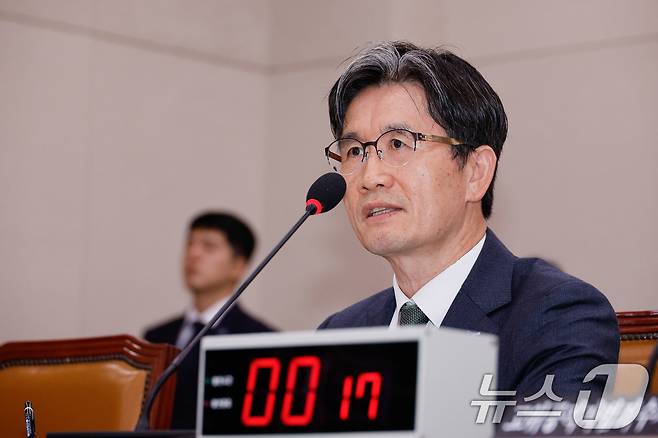 오동운 고위공직자범죄수사처장이 14일 오후 서울 여의도 국회 법제사법위원회에서 열린 공수처 국정감사에서 의원 질의에 답변하고 있다. 2024.10.14/뉴스1 ⓒ News1 안은나 기자