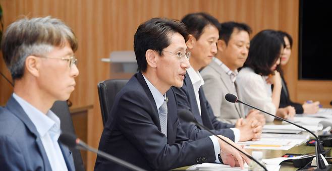 김윤상 기획재정부 차관이 지난 6일 서울 영등포구 한국수출입은행에서 열린 '제3차 재정운용전략위원회'를 주재하고 있다. /기획재정부 제공