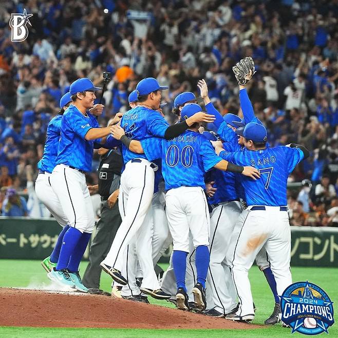 요코하마 DeNA 베이스타스가 21일 요미우리 자이언츠와의 센트럴리그 클라이맥스 시리즈 6차전에서 승리하며 일본시리즈 진출에 성공한 뒤 환호하고 있다. 사진=베이스타스 SNS