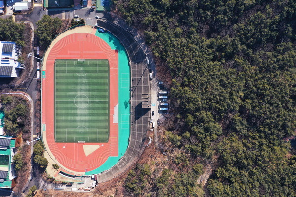 부산 금정구 장전동 부산대학교 대운동장 위쪽에 있는 예술 특수학교 예정부지. 국제신문 DB