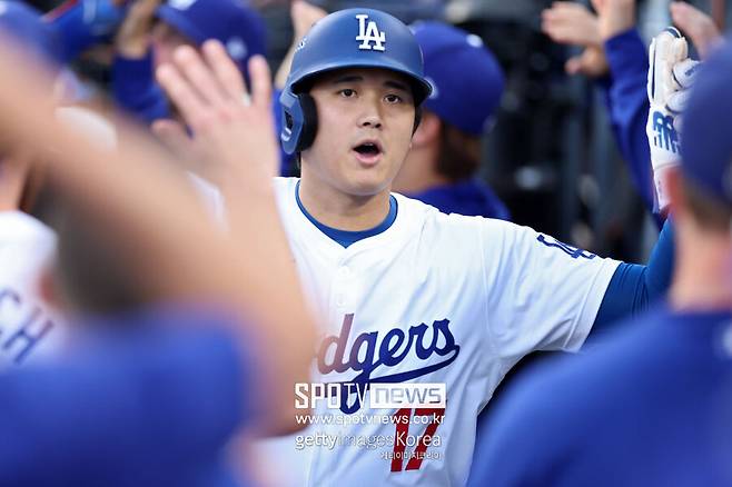 ▲ 오타니 쇼헤이는 내셔널리그 챔피언십시리즈 6차전에서 0-1로 끌려가던 1회 선두타자로 나와 중전안타를 날렸다. 그리고 토미 에드먼의 적시 2루타에 홈을 밟았다.