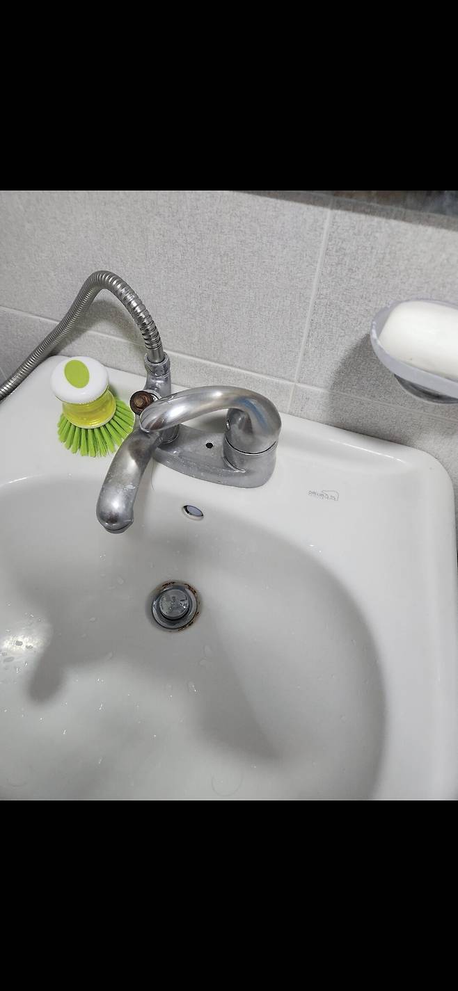 세면대 무너졌는데 집주인이 수리안해준다함..