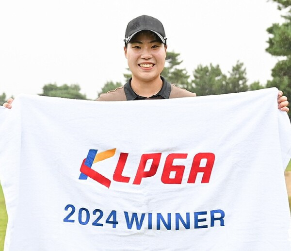 한국여자프로골프(KLPGA) 2부인 'KLPGA 2024 무안CC·올포유 드림투어 19차전' 우승을 차지한 강정현 프로. 사진제공=KLPGA