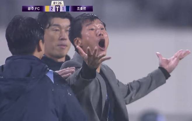 이정효 광주FC 감독이 조호르전에서 극대노한 모습. 사진=tvN스포츠 중계 캡처