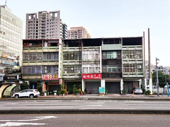 타이중에서 흔히 볼 수 있는 4층 규모의 주택. 우리가 머문 숙소도 이 중 하나였다.