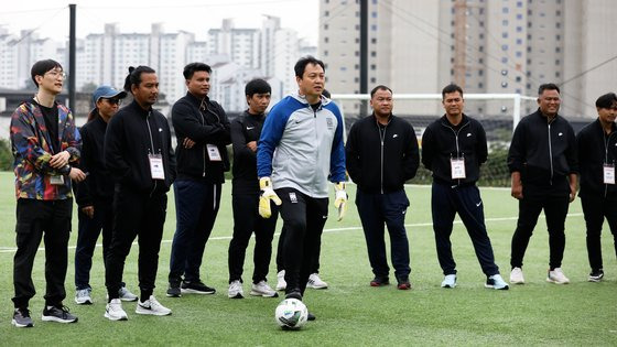 대한축구협회 축구사랑나눔재단이 아세안 국가 축구 지도자들을 대상으로 진행한 필드 프로그램을 성공적으로 마무리 했다. 사진 축구사랑나눔재단