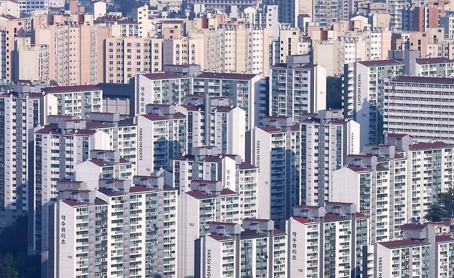 서울 남산에서 바라본 서울 시내 아파트 단지 모습. 사진=연합뉴스