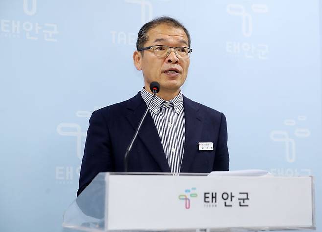 [태안=뉴시스] 23일 충남 태안군청 브리핑룸에서 고현정 해양수산과장이 정례브리핑을 갖고 있다. (사진=태안군 제공) 2024.10.23. *재판매 및 DB 금지