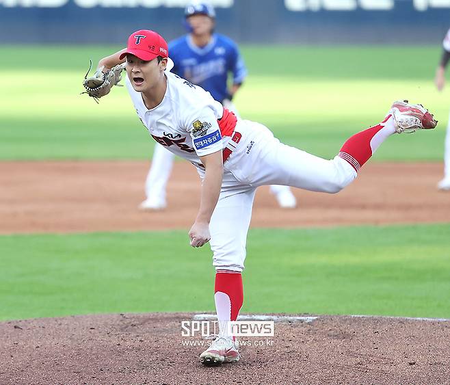 ▲ KIA는 23일 광주-기아챔피언스필드에서 열린 ‘2024 신한 SOL Bank KBO리그 포스트시즌’ 삼성과 한국시리즈 1차전에서 0-1로 뒤진 7회 4득점으로 경기를 뒤집은 끝에 5-1로 이겼다.&nbsp; 팀의 네 번째 투수로 나서 좋은 활약을 선보인 곽도규 ⓒ곽혜미 기자