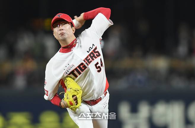 KIA 선발투수 양현종이 23일 광주-기아 챔피언스 필드에서 열린 삼성과 2024 KBO 한국시리즈 2차전에서 역투하고 있다. 광주 | 최승섭기자 thunder@sportsseoul.com