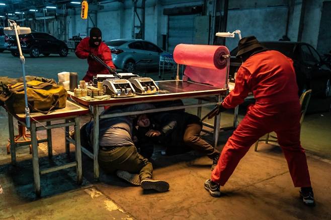 영화 ‘더러운 돈에 손대지 마라’ 스틸 / 사진=㈜에이스메이커무비웍스 제공